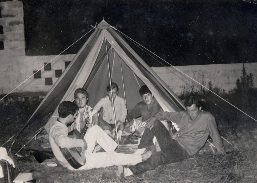 1962 - De tienda en el camping de Corcubin